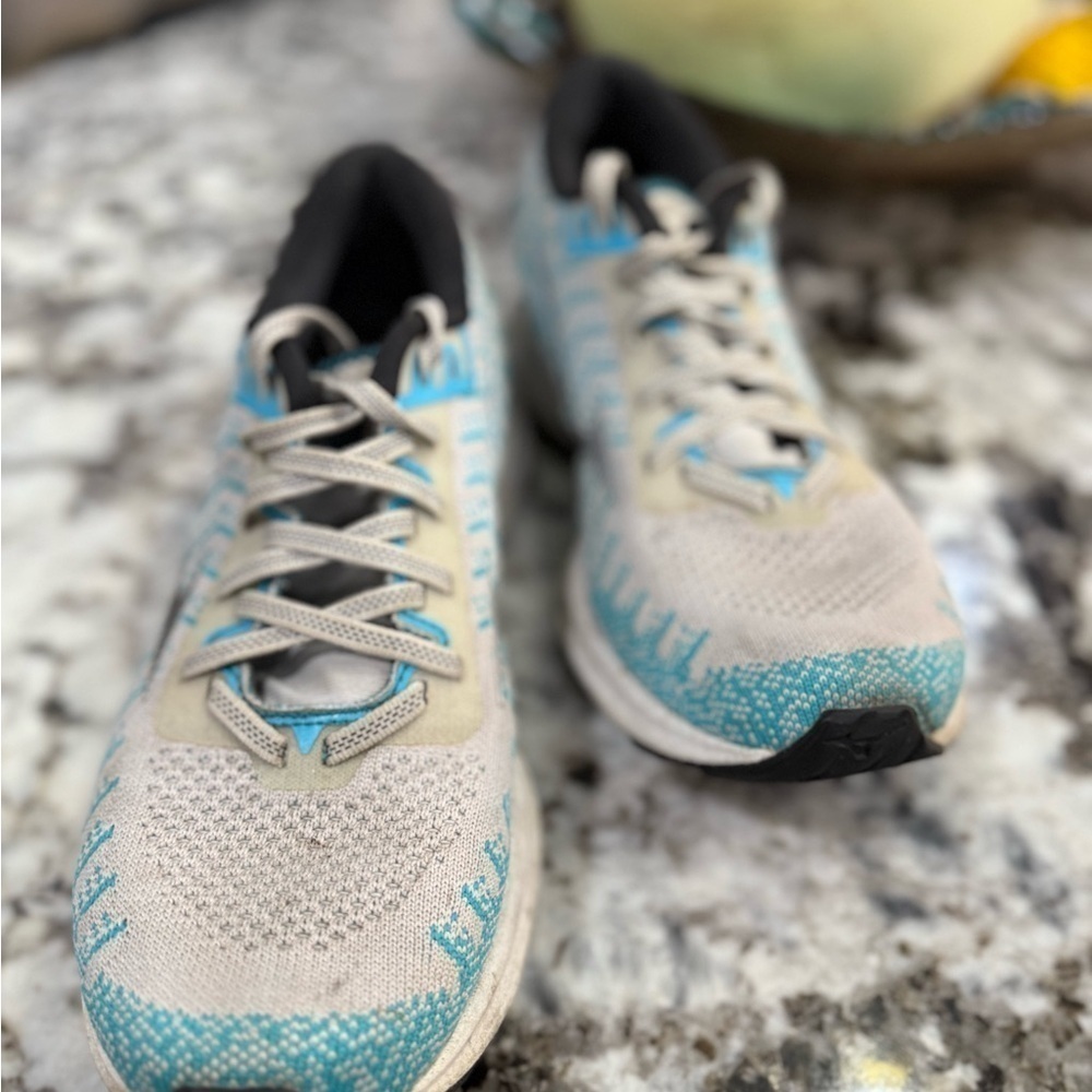 Mizuno Wave Roder woman’s size 9.5 - Picture 10 of 16